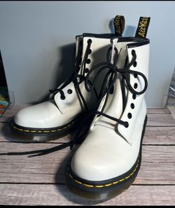 Dr. Martens 1460 White, Smooth Leather. Women's Size 6