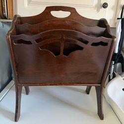 Vintage Butler 4 slot magazine rack