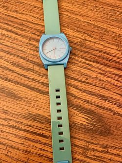 Nixon Minimal