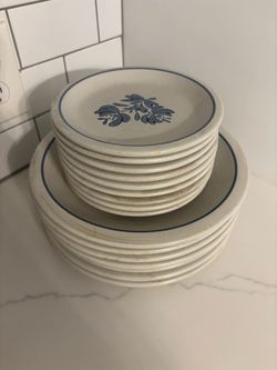 Pfaltzgraff Yorktowne Dinnerware Plate Set