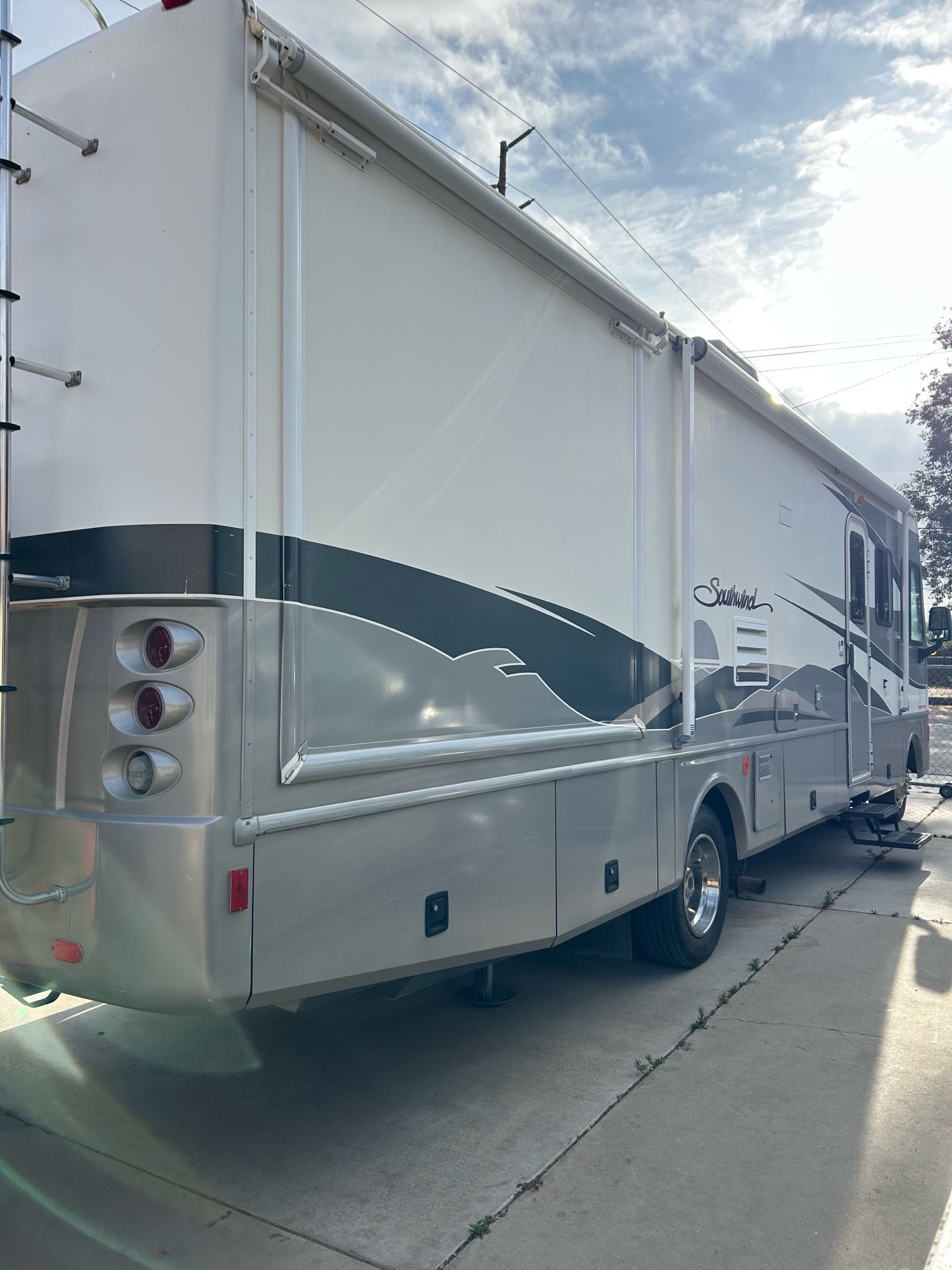 2002 south wind 32v