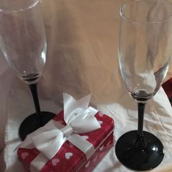 Set Of Wine Glasses With Heart Tin Box With Bow