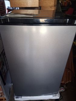 4.4 Mini Fridge Mainstay Brand New