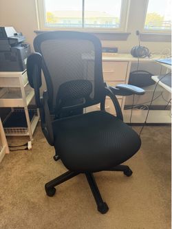 Ergonomic office chair = cadeira de escritório ergonômica