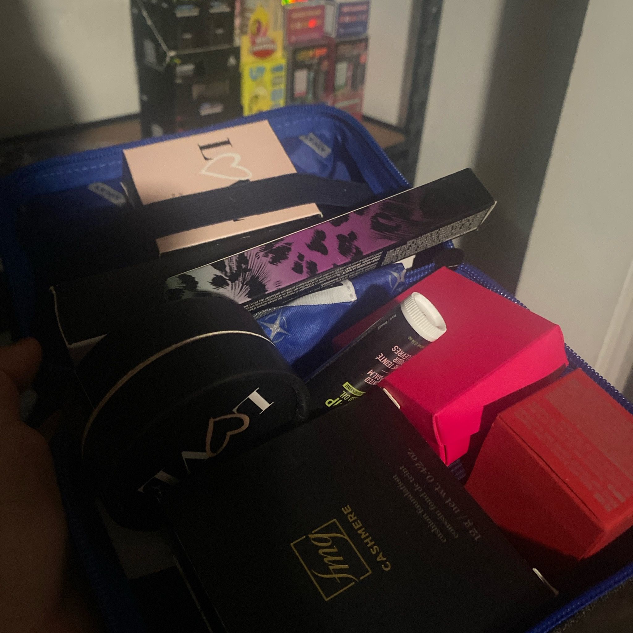 BAG OF MAKEUP