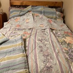 Beautiful comforter set size Full reversible never used vintage been packed away like new condition