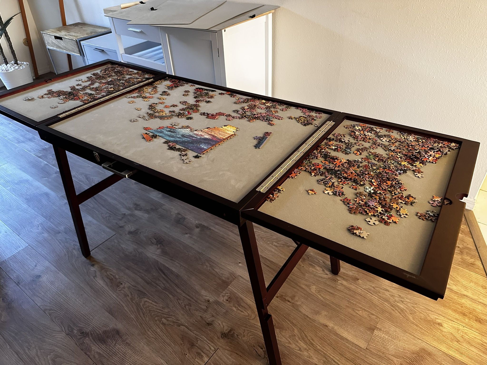 Puzzle table — Folds For Storage 