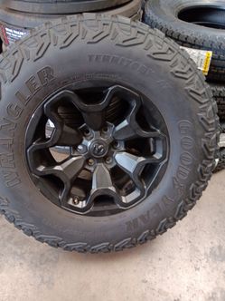 18 trx ram 6 lugs 6x139 on used tires 325 65 18