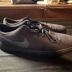 Size 14 Black Nike 