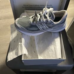 New Balance Size 9.5. (NEW)