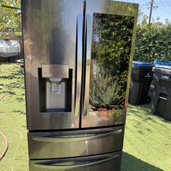 LG Fridge - For Parts/Fixing 