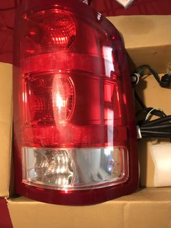 GMC Denali Right Taillight 320130 A1