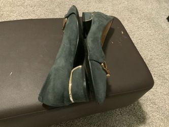 Dark Green flats Shoes. Women with Gold Hardware. Size 7.5