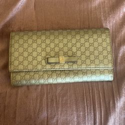Pre Loved Gold Gucci Wallet