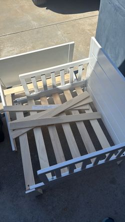 Toddler bed