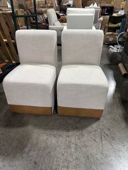 ❤️‍🔥 Idina Linen Fabric and Faux Leather Dining Chair with Casters (Set of 2). $280