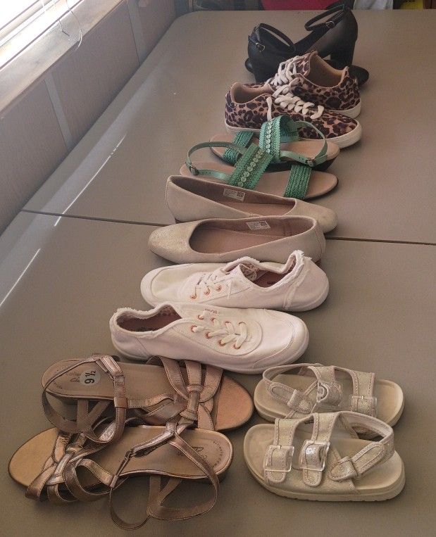 Ladies Shoes For Sale $ Please Read The Description ๐