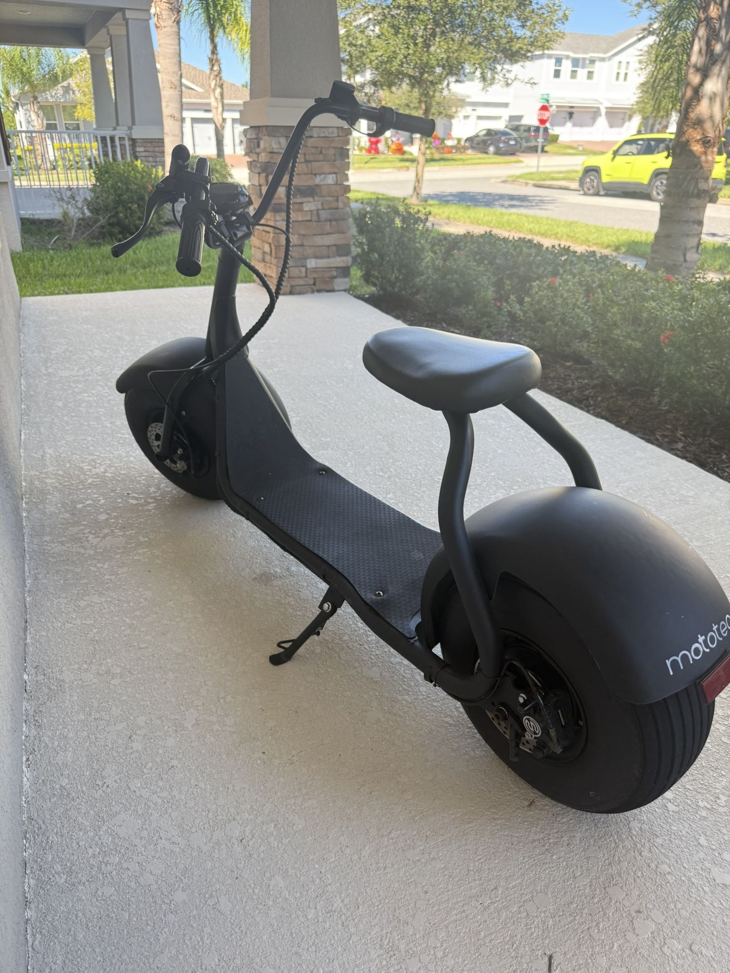 MotoTec Fat Tire 2000W 60V Electric Scooter