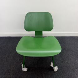 EAMES MOLDED PLYWOOD LOUNGE CHAIR 