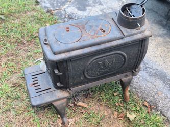 VINTAGE CAST IRON BOXWOOD / LOGWOOD STOVE.
