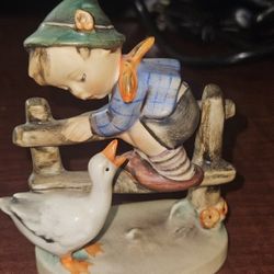 Barnyard Hero" (Hum 195 2/0). 