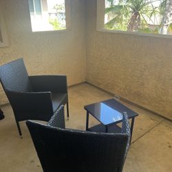 Complete furniture for sale for $300 with a 65-inch TV screen, used in excellent condition, considered new.