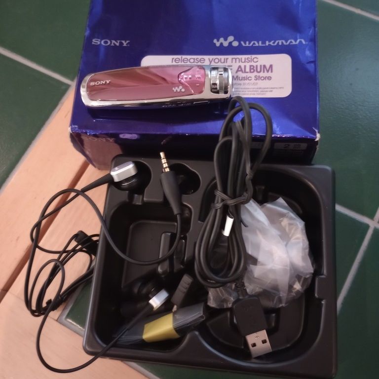 NW-S705F PINK 2GB ウォークマン Sony Walkman NW-S705F Portable Audio Player 2GB Pink Tested