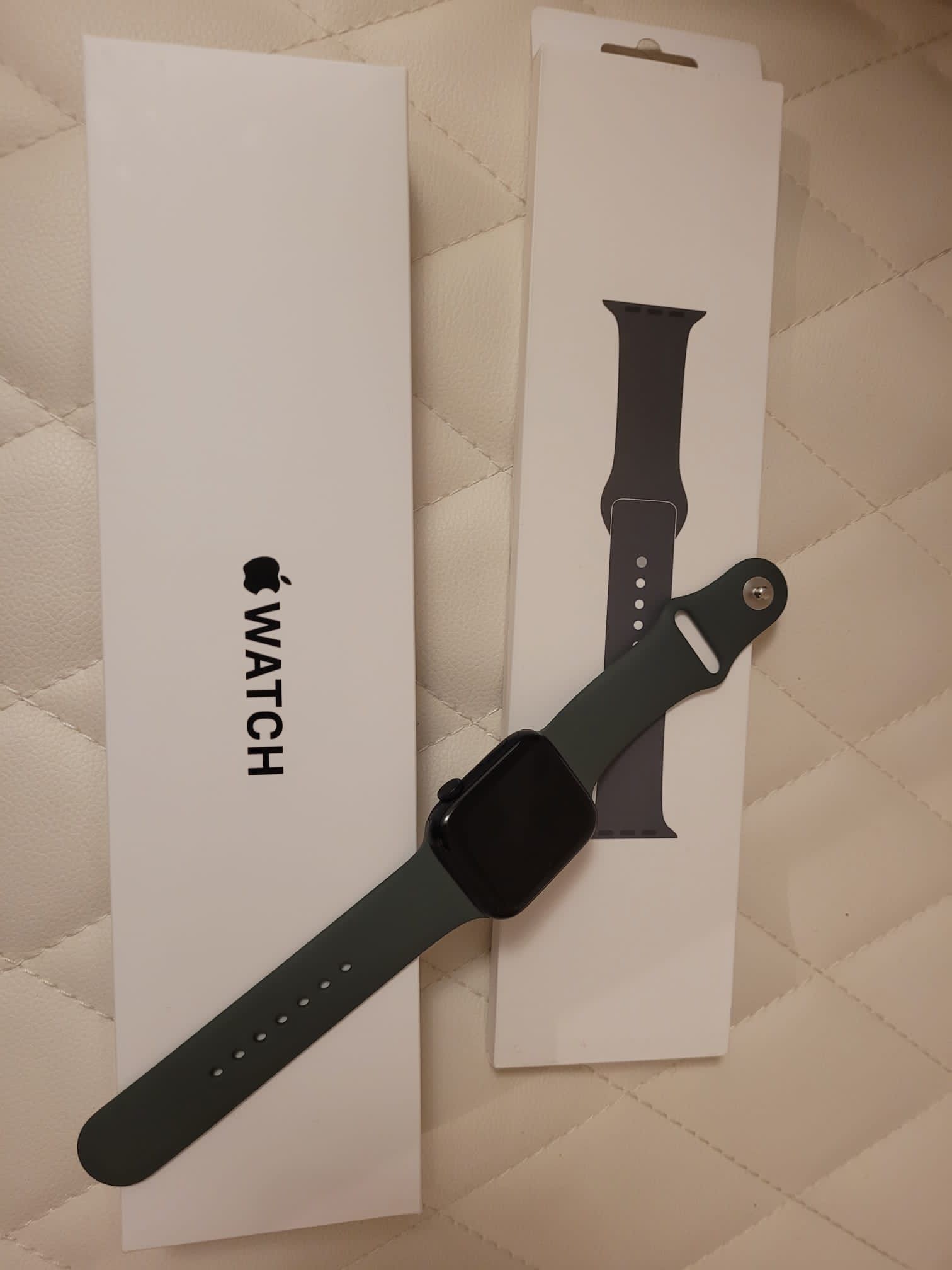 Apple Watch SE GPS 44mm Midnight Aluminum Case Black Olive Sport Band S/M MINLC3LL/A