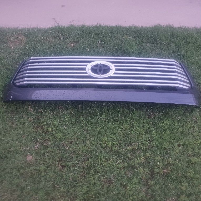 2014 -2017 Toyota Tundra Grille