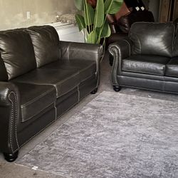 DARK GRAY LEATHER COUCH AND LOVE SEAT SET, DELIVERY INCLUDED 