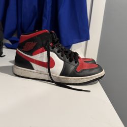 Jordan 1 Mid Bred Toe