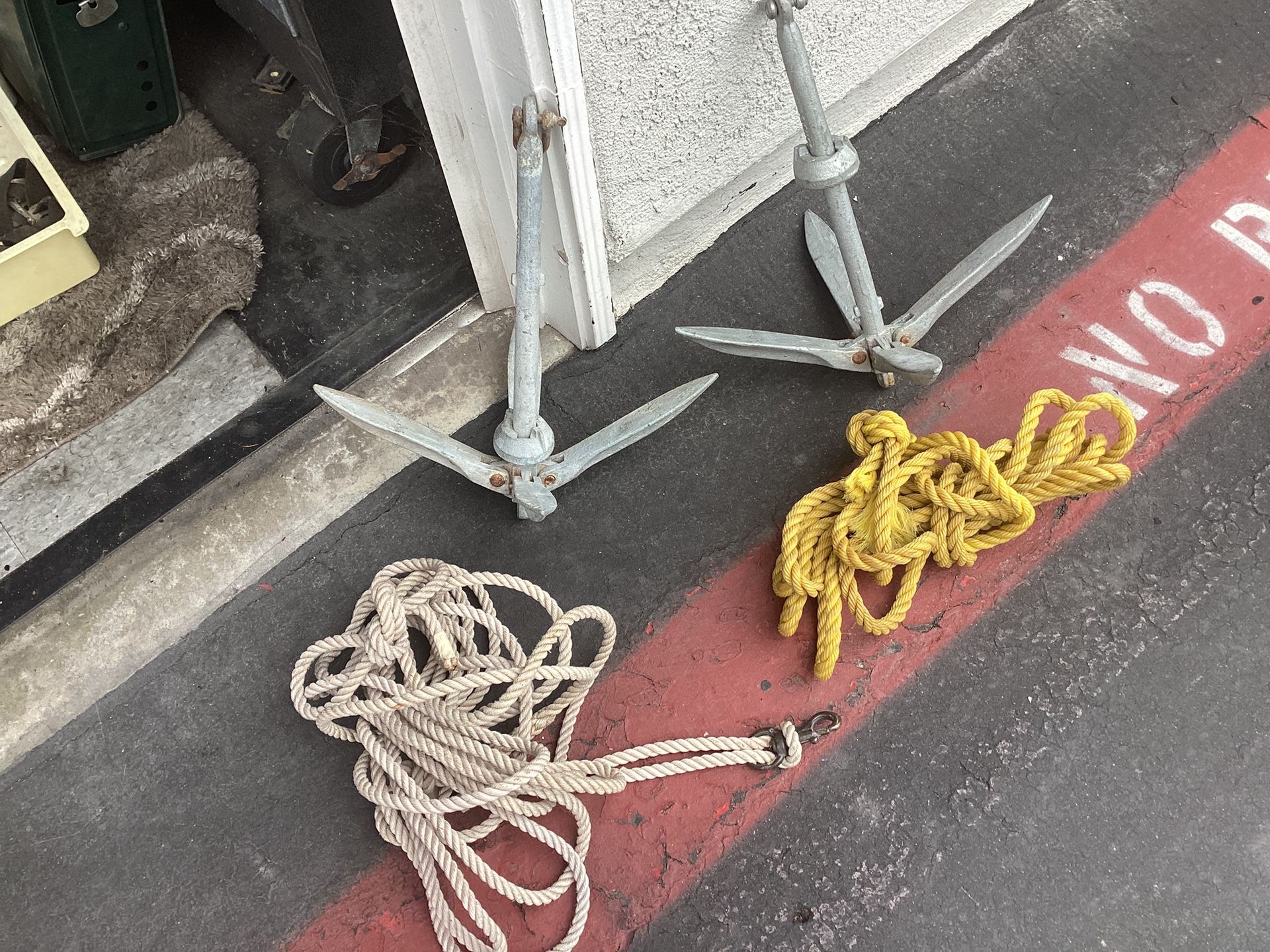 Anchors 2 Of Them With Ropes The Fold Up