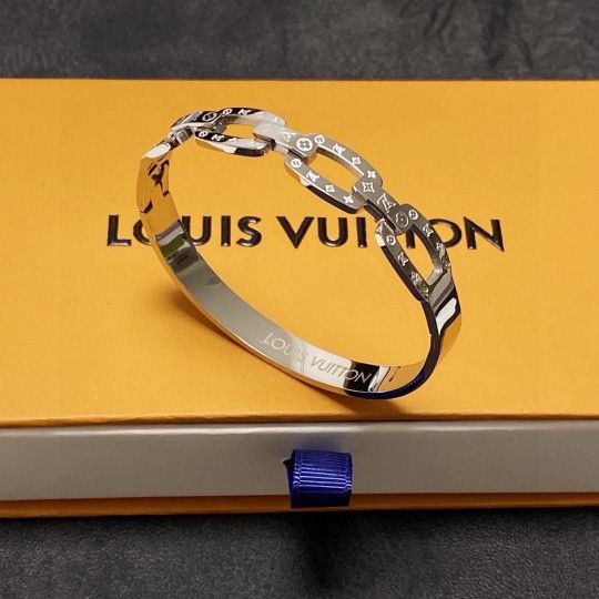 Brand new luxury bracelet