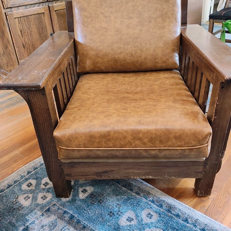Mission Style Chair With Leather Cushions