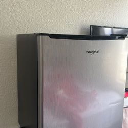 Whirlpool Mini Fridge 