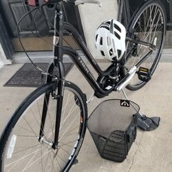 Trek Aluminum Hybrid Bike. In New Condition 