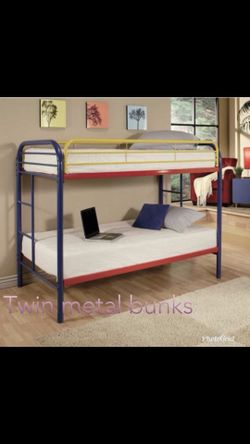 Twin/twin bunk bed