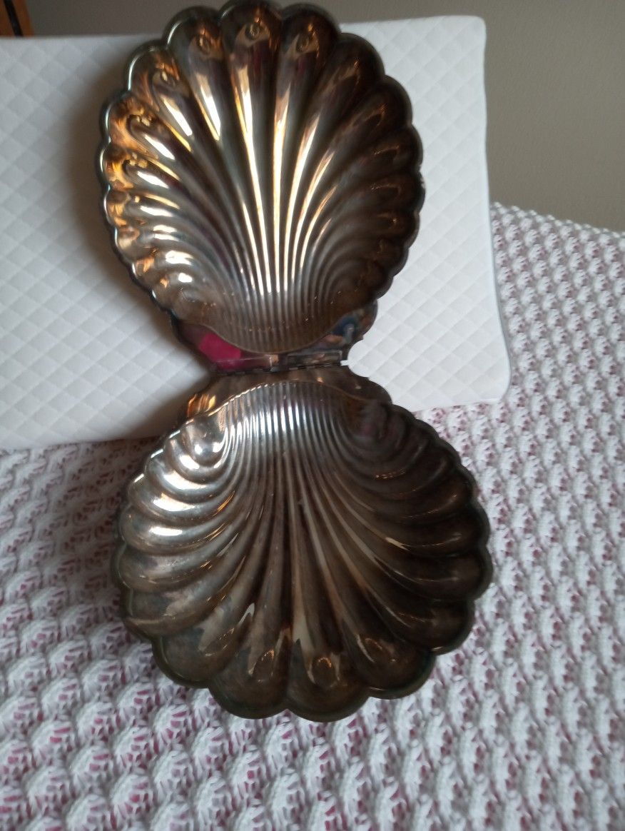 12 x 10 x 3 Silver Plated Clam Shell Footed Dish