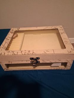Jewelry box