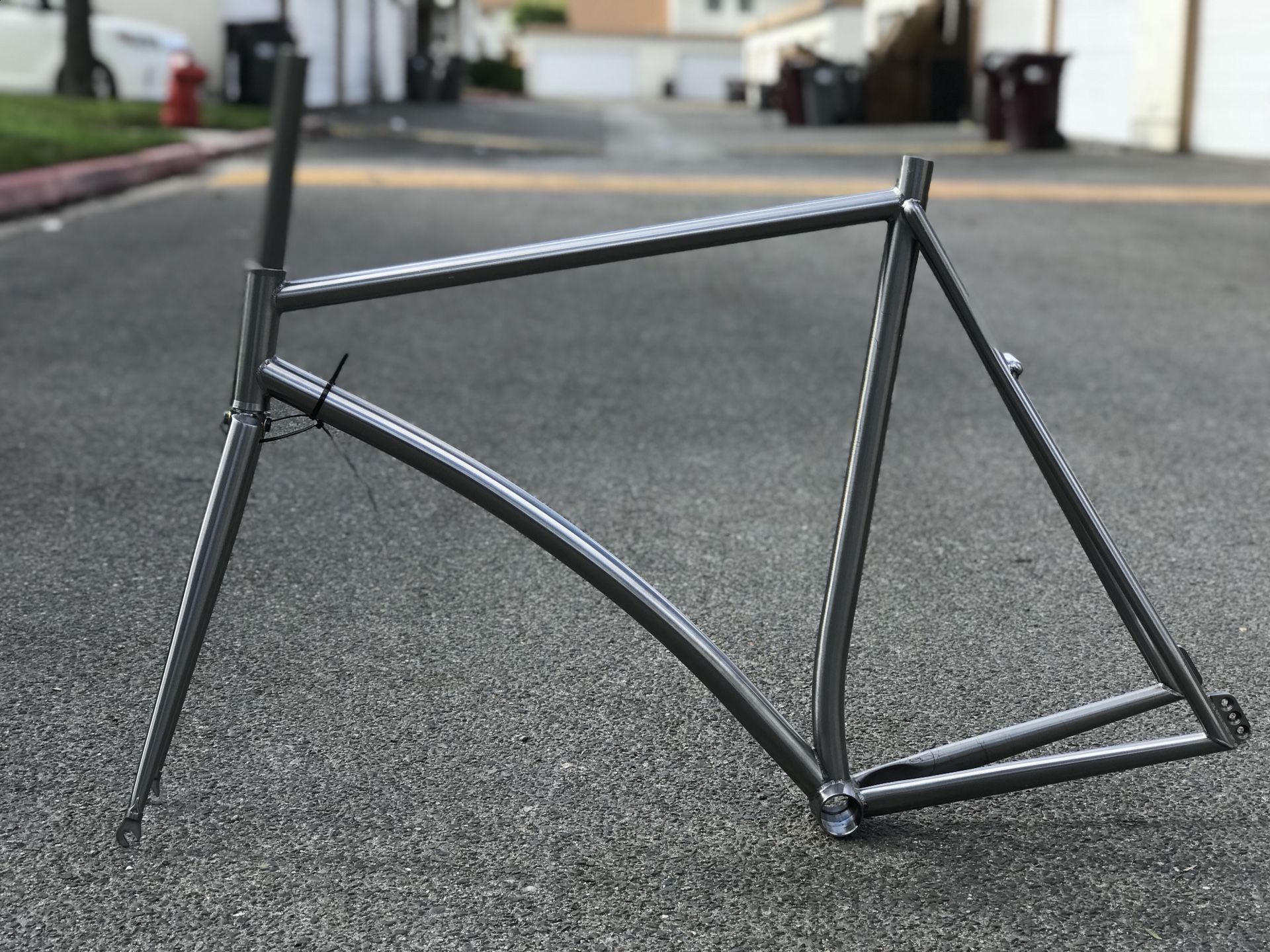 Pursuit track frame