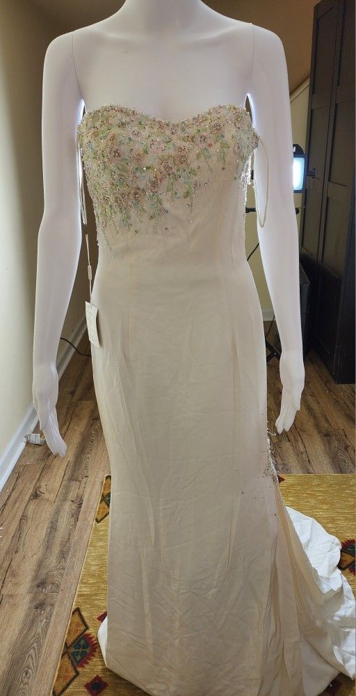 Wedding  Dresses 