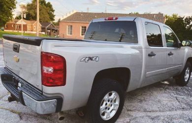 Good tires all Silverado 08 AM/FM radio