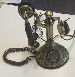 Vintage Paramount Collection Classic Series Push Button phone Model 1916