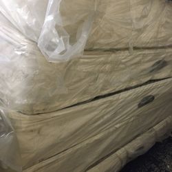 Simmons Beautyrest  mattress and box springs 250