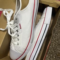 New In Box Men’s Levi’s Low tops 