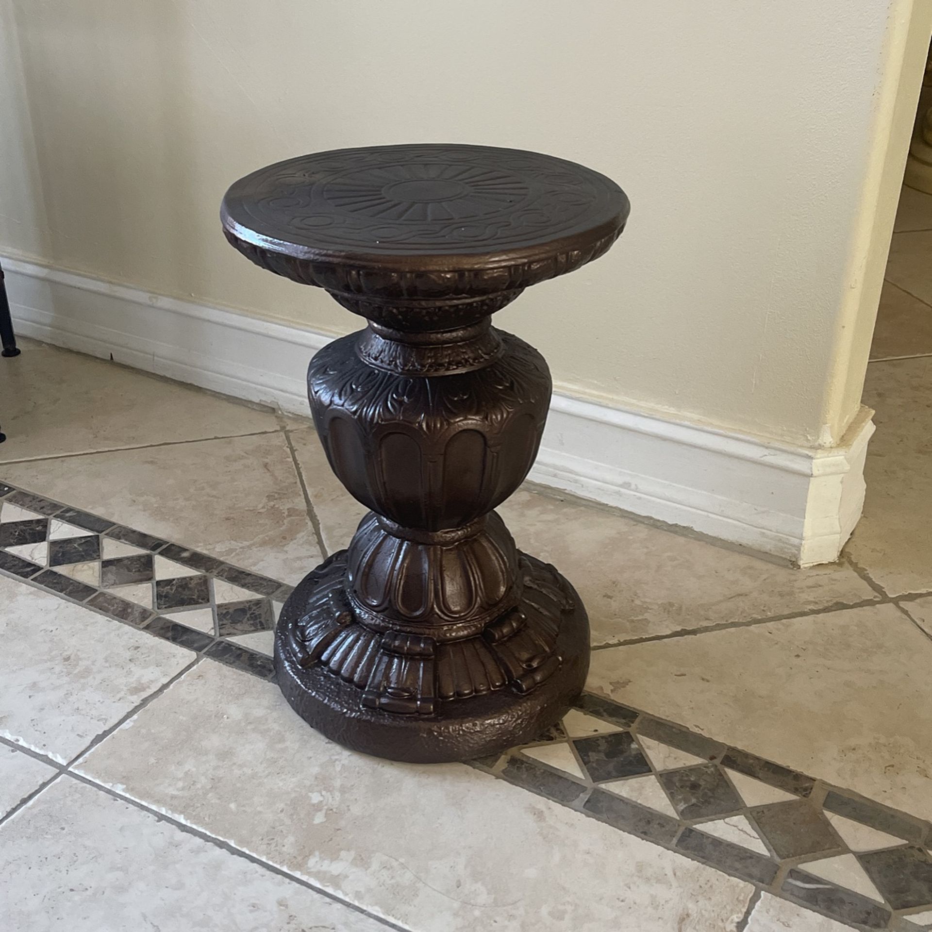 16” Column W/ Flower Pot