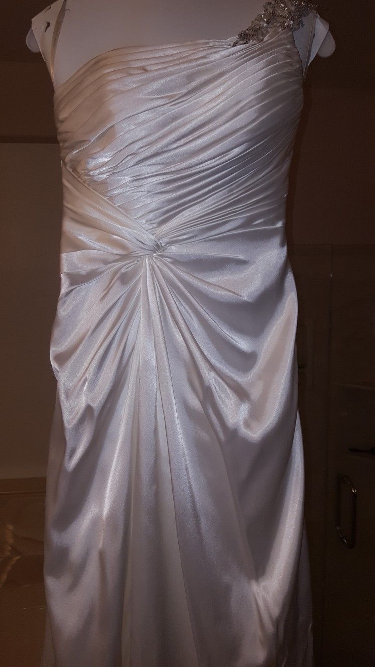 WEDDING DRESS - SIZE 2 (NEW)