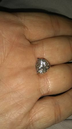 S Y white gold 9 kart total weight men single diamond stud earring