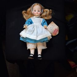 MADAME ALEXANDER DOLL / ALICE IN WONDERLAND 