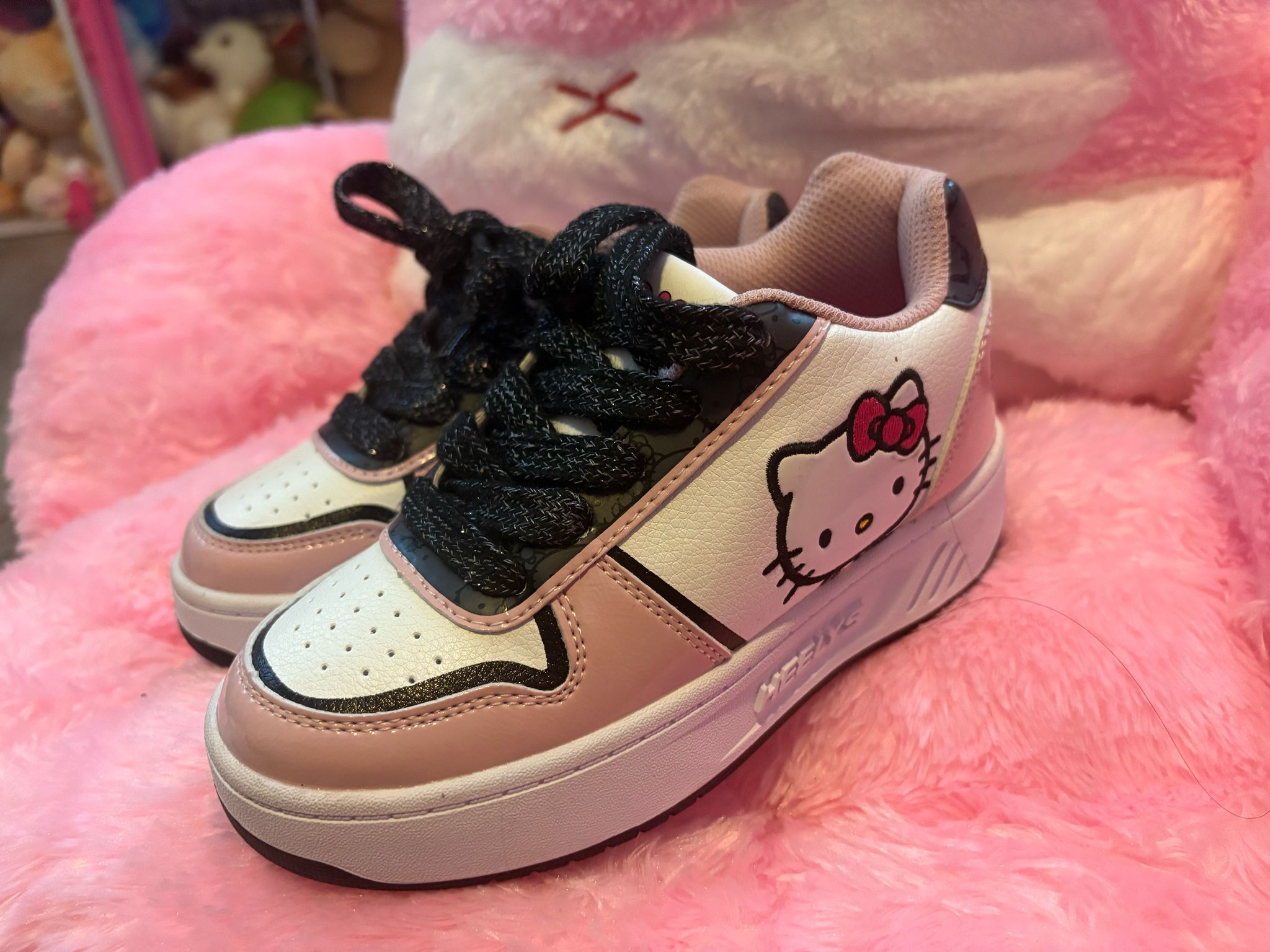 Hello Kitty Heelys